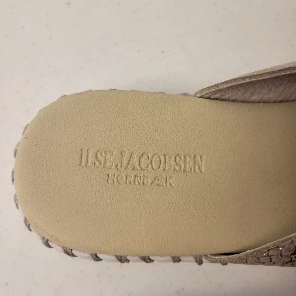 Ilse Jacobsen slip into